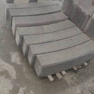 焦作芝麻白弧形路牙石