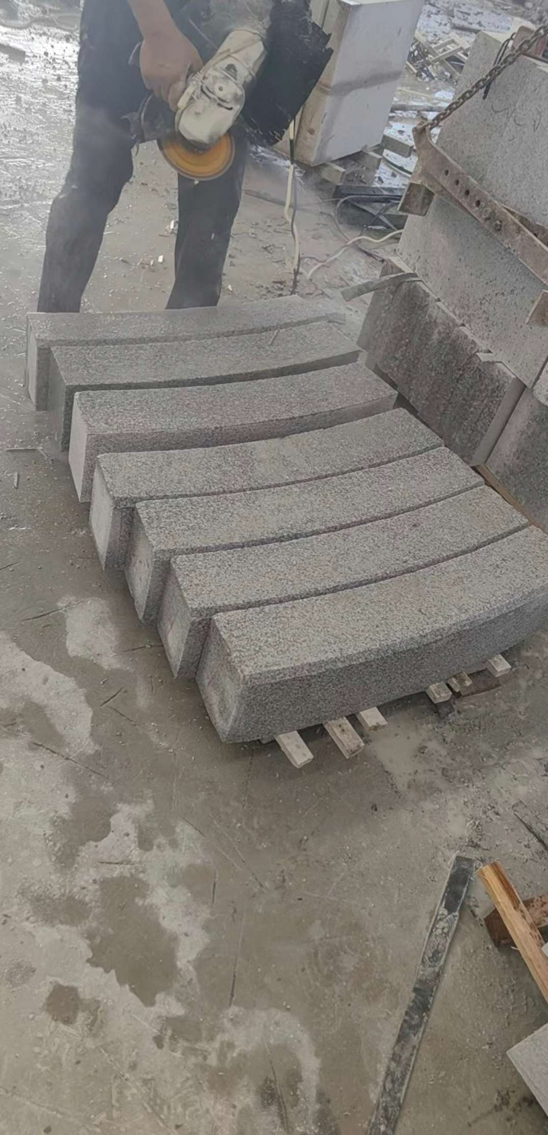 焦作芝麻白弧形路牙石