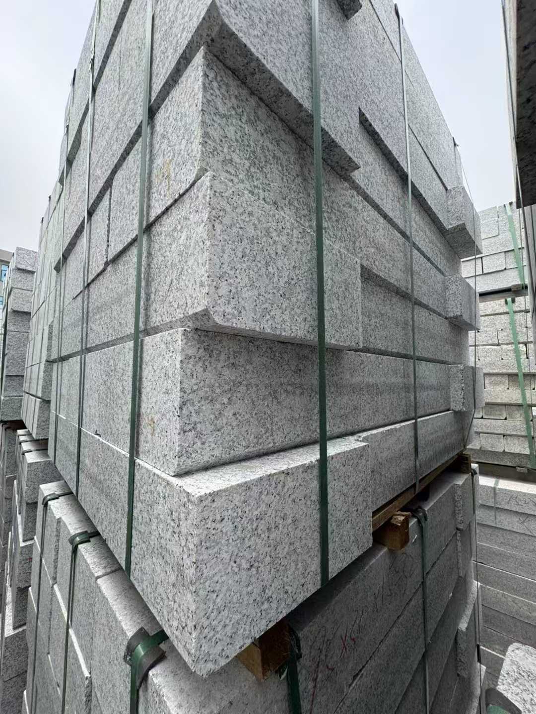 焦作芝麻白路牙石 马路牙子