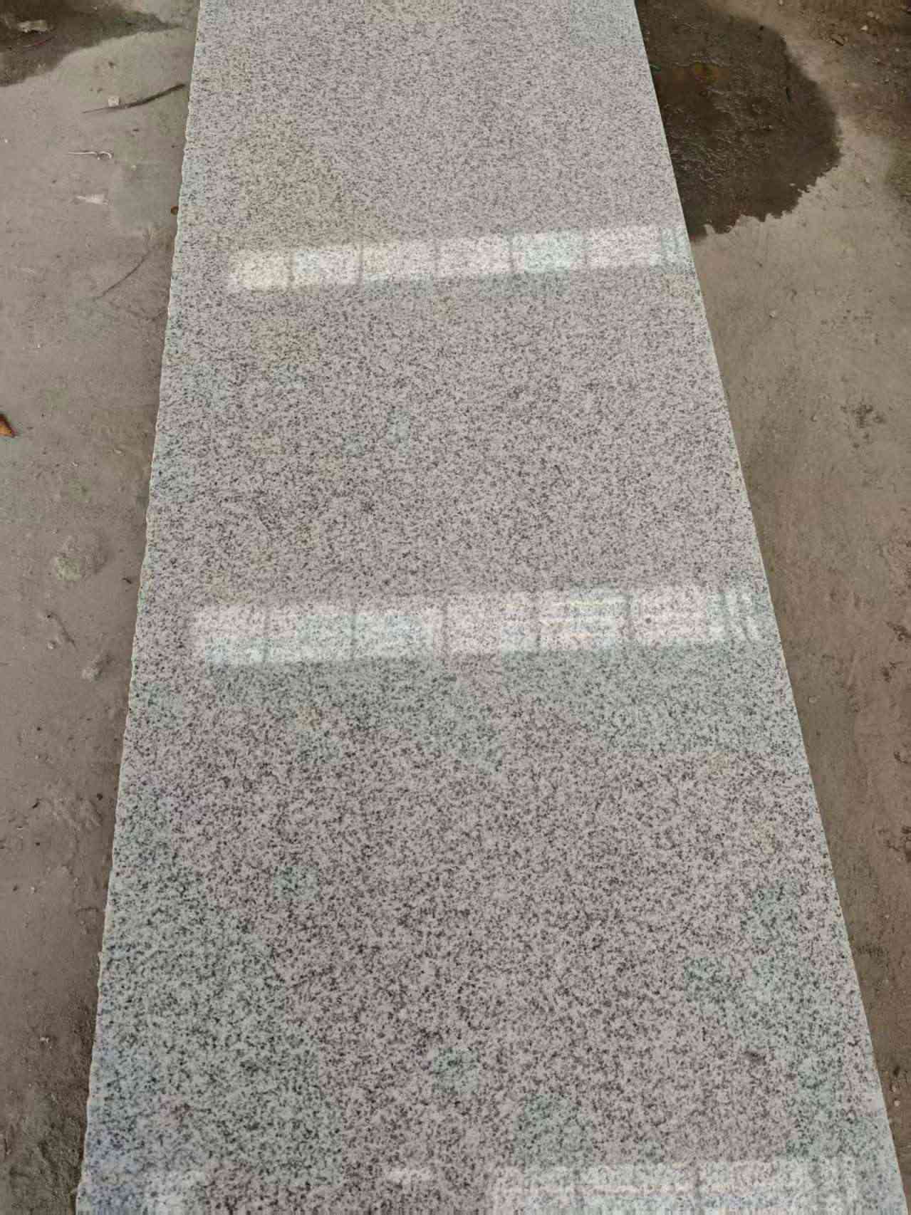 焦作芝麻白光面毛板